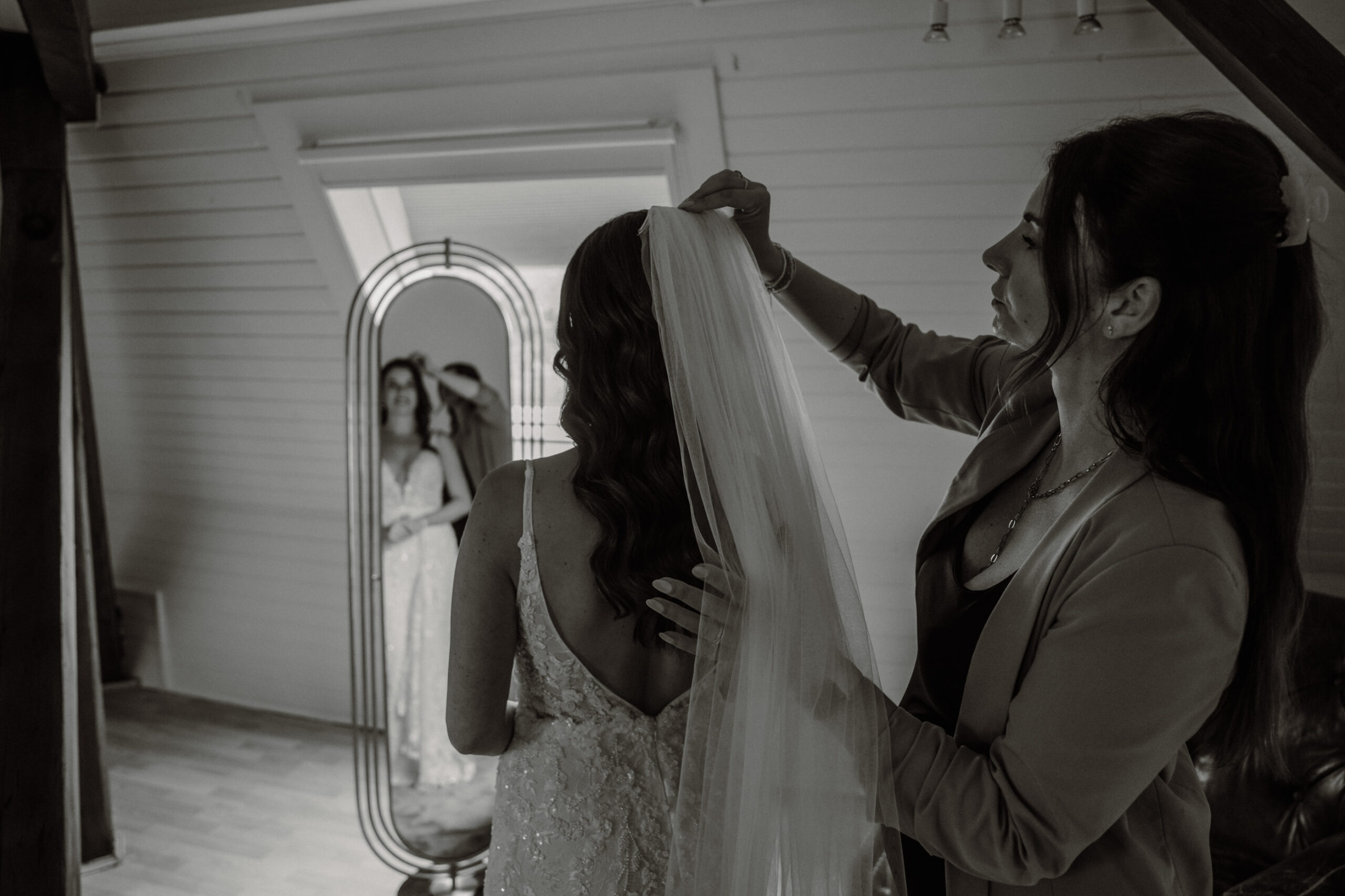 Getting Ready der Braut - Hochzeit auf Marienburg Monheim - Hochzeitsfotograf Köln - Lea fotografiert