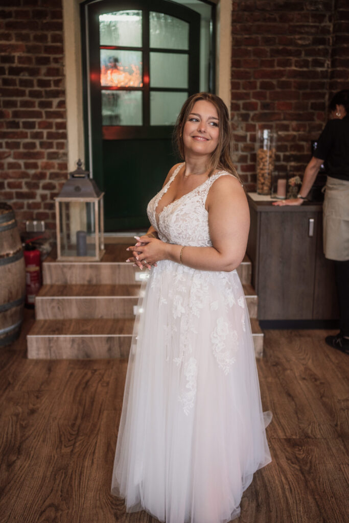 Hochzeit auf Burg Niederpleis in Sankt Augustin - Hochzeitsfotografin Lea fotografiert