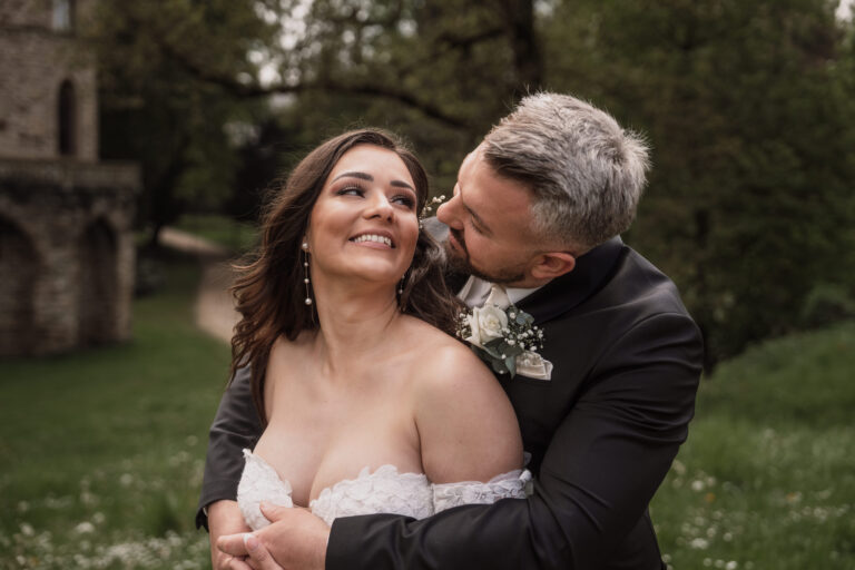 Standesamtliche Hochzeit auf Schloss Sinzig - Brautpaarshooting - Hochzeitsfotografin Lea fotografiert